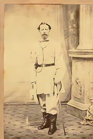 Archivo:Oficial militar español con revólver en Santo Domingo, 1864-65.