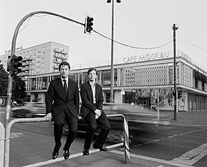 Archivo:Oliver Mark - Nicolas Berggruen and Olivier Berggruen, Berlin 2008