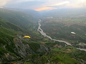 Archivo:Paragliding Mérida