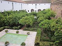 Archivo:Patio morisco - Alcázar de los Reyes Cristianos (Córdoba)