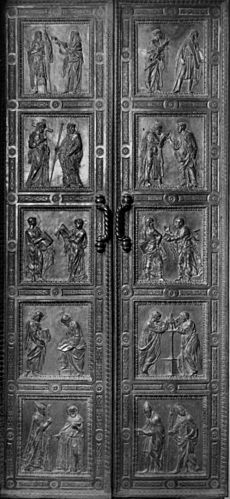 Archivo:Porta degli apostoli 00