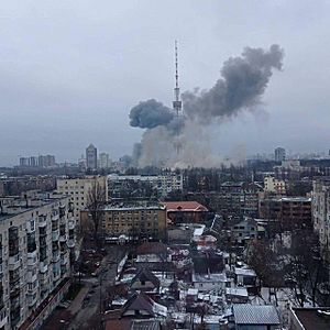 Archivo:Russian bombardment of telecommunications antennas in Kiev
