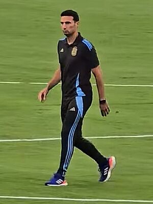 Archivo:Scaloni - ARG v CAN - 2024-07-09 (cropped)