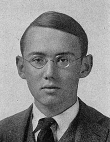 Stephen Vincent Benét Yale College BA 1919.jpg