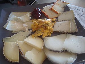 Archivo:Tabla de quesos