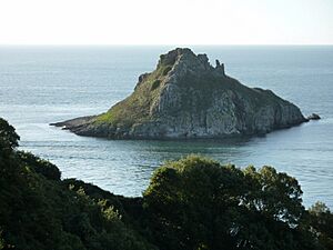 Archivo:Thatcher Rock, Torbay - geograph.org.uk - 2045666