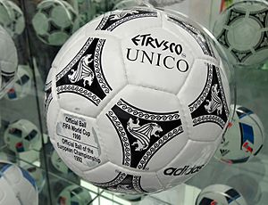 Archivo:World Cup 1990 & Euro 1992 ball