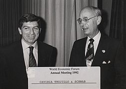Archivo:World Economic Forum Annual Meeting 1992 - Caviria Trujillo & Klaus Schwab
