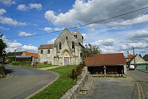 Archivo:Église monument lavoir Balnzy 29846