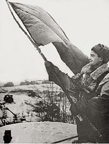 Archivo:Красный флаг над Вороньей горой. 19 января 1944 года