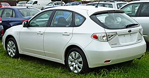Archivo:2010 Subaru Impreza (GH7 MY11) R hatchback (2010-10-19)