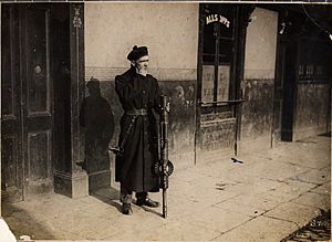 Archivo:A Black and Tan on duty in Dublin