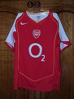 Archivo:Arsenal FC home kit 2004-05