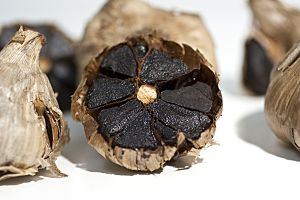 Archivo:Black garlic