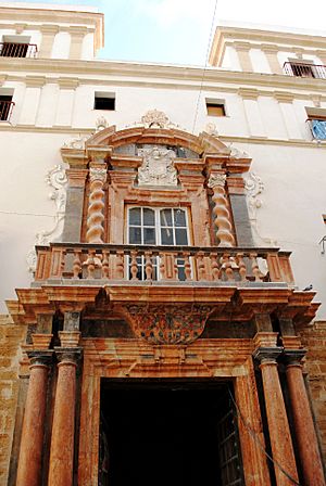 Archivo:Casa del Almirante, Plaza de San Martín, Cádiz