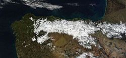 Archivo:Cordillera Cantábrica nevada en febrero de 2015. Fotografía de satélite