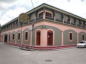 Archivo:Edificio de la Cooperativa de Ahorro y Crédito Sanmarqueña Limitada en la ciudad de San Marcos de Colón