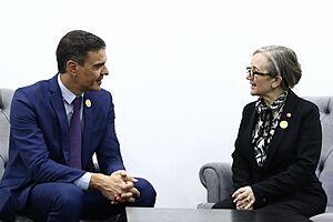 Archivo:El presidente del Gobierno, Pedro Sánchez, mantiene un encuentro bilateral con la primera ministra de Túnez, Najla Bouden