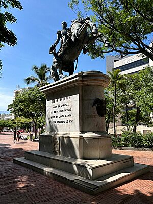Archivo:Estatua Bolívar Santa Marta
