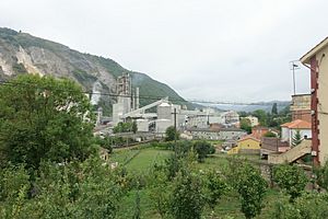 Archivo:Fábrica de cemento, Tudela Veguín
