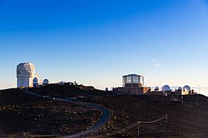 Archivo:Haleakala Observatory Maui (45015823284)