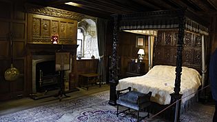 Archivo:Hever Castle king Henry VIII bedchamber 8-05-2017 12-16-22