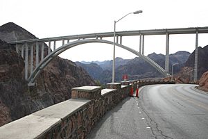 Archivo:Hoover Dam Bypass - 2010-12-09 - Nevada