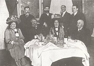 Archivo:Joaquín Costa con Miguel Morayta, Manuel Bescós, el doctor Calzada, la familia de este y otros amigos