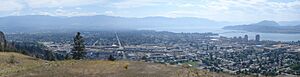 Archivo:Kelowna panorama