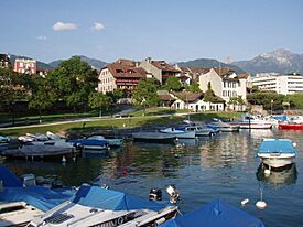 La Tour de Peilz Hafen.jpg