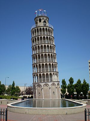 Archivo:Leaning Tower of Niles