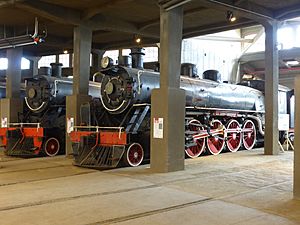 Archivo:Locomotoras de vapor Mitsubishi, años 1952-1953. Museo Nacional Ferroviario Pablo Neruda, TEMUCO. Chile