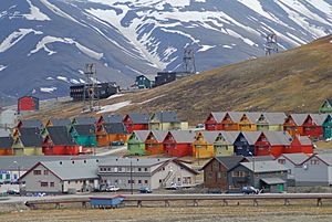 Archivo:Longyearbyen colourful homes