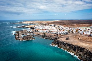 Luftbild El Cotillo mit Castillo de El Toston, Westküste - 51499994362.jpg