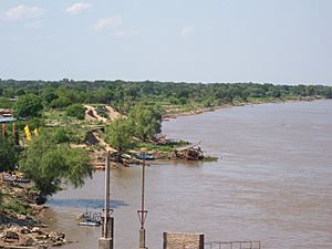 Archivo:Paraná River in Barrio San Pedro Pescador