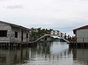 Archivo:Puente en zona de palafitos en Nueva Venecia-Sitionuevo-Magdalena-Colombia