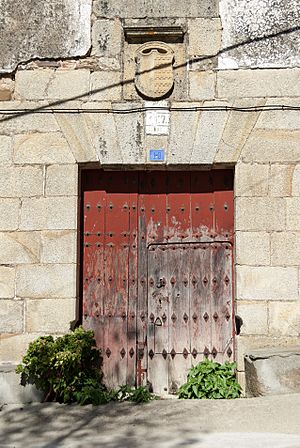 Archivo:Puerta del Palacio de los marqueses de Mirabel