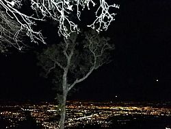 Santa Ana de noche. Costa Rica.jpg