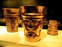 Archivo:Sicán gold beaker cups (9-11th century)