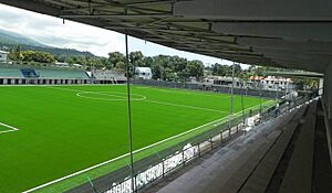 Archivo:Stade de Moroni