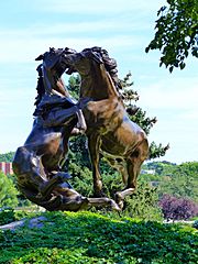 Archivo:The Fighting Stallions Memorial