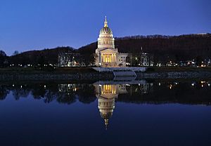 Archivo:The West Virginia State Capitol Building in Charleston, WV
