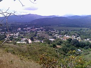 Archivo:Vista del centro de salom