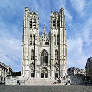 Archivo:(Belgium) St. Michael & St. Gudula Cathedral Tower, Brussels