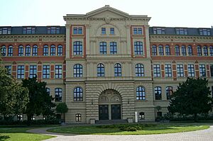 Archivo:2005-05-05 - Hauptgebäude FH Anhalt-Köthen
