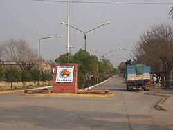 Acceso a La Criolla por la Ruta Nacional 11.jpg