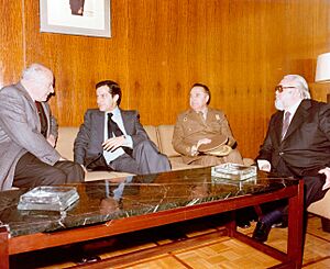 Archivo:Adolfo Suárez se entrevista con el presidente de la Generalitat de Cataluña, Josep Tarradellas