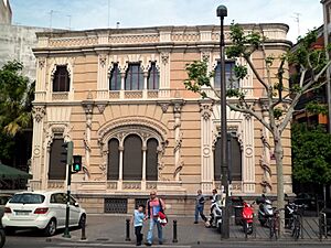 Archivo:Avenida Gran Capitán, 32 - Córdoba (España) 01
