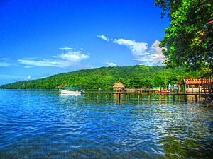 Archivo:Beach in Izabal, Guatemala - North America