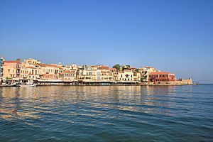 Archivo:Chania - Venetian harbor 1